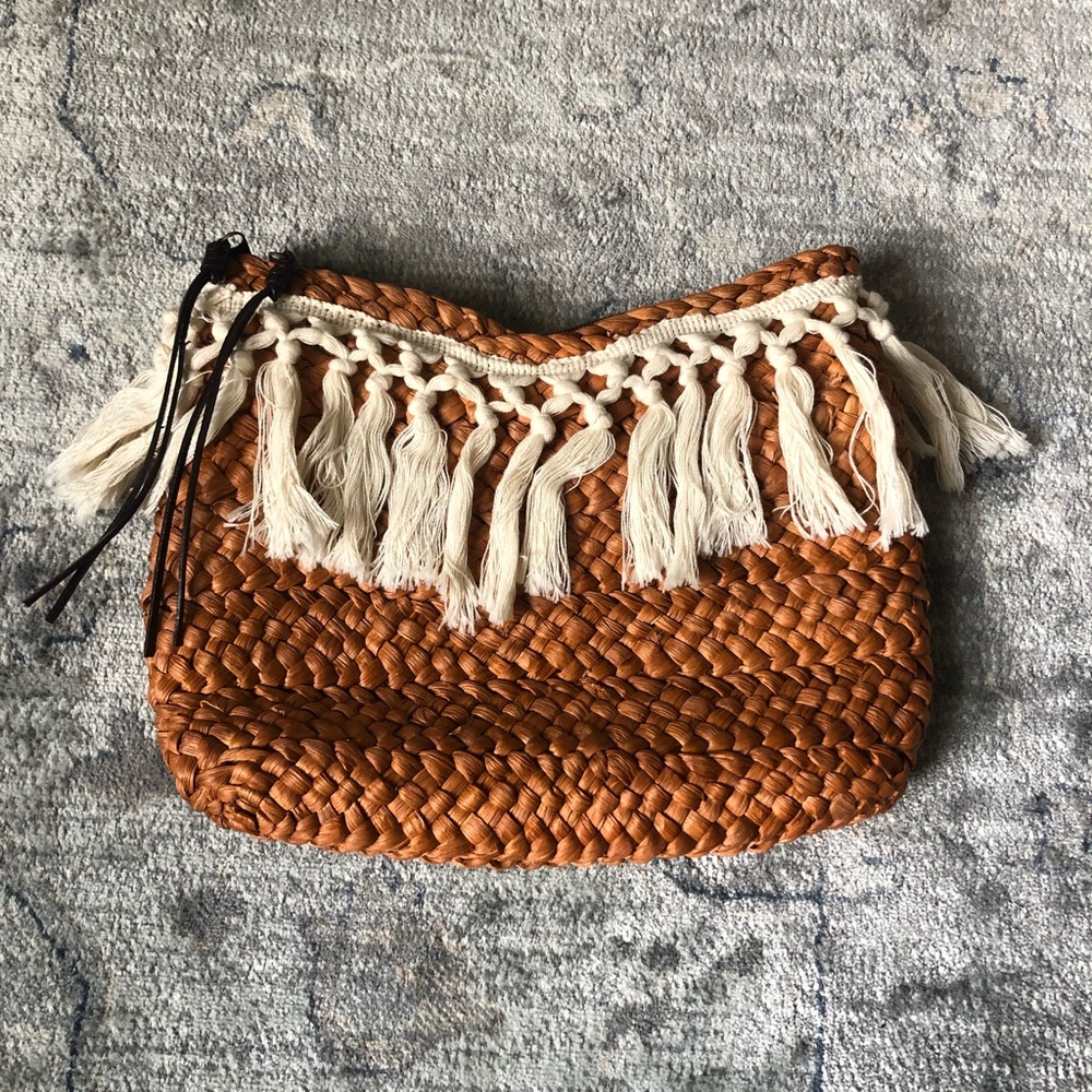 Woven clutch